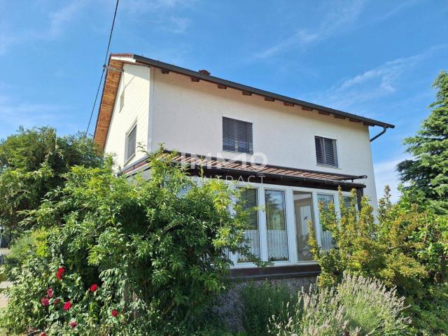 Großzügiges Ein bis Zweifamilienhaus mit großem Garten in ruhiger Siedlungslage