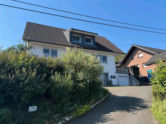 Großzügiges Ein bis Zweifamilienhaus im idyllischen Windfus