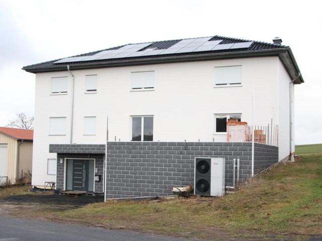 Großzügiges Ein Zwei Dreifamilienhaus in Guxhagen Ellenberg A