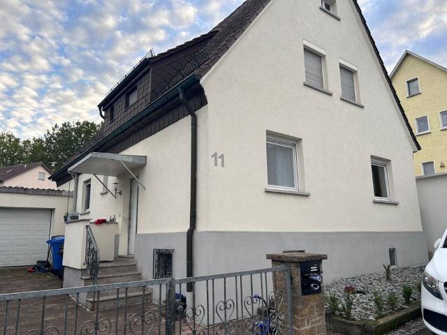 Großzügiges Ein Zweifamilienhaus in Ellhofen
