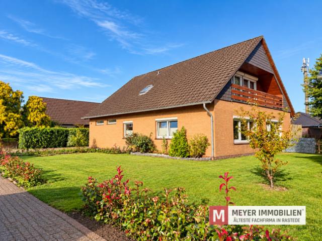 Großzügiges Ein / Zweifamilienhaus mit Garage in Wiefelstede Obj. Nr. 6680