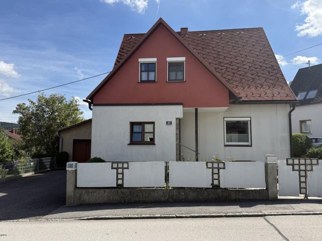 Großzügiges Einfamilienwohnhaus mit Garten, Garage und 9 Zimmern in der Bezirkshauptstadt Freistadt