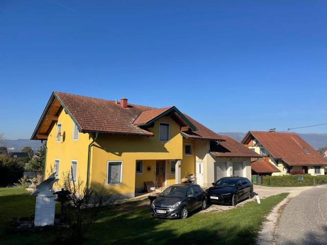 Großzügiges Einfamilienwohnhaus mit Doppelgarage und viel Potential in ruhiger Lage in Jakling