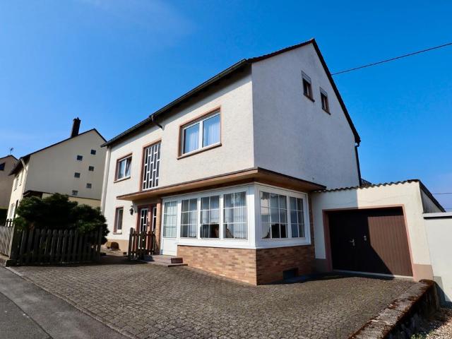 Großzügiges Einfamilienwohnhaus mit Fernblick in Ürzig Höhe