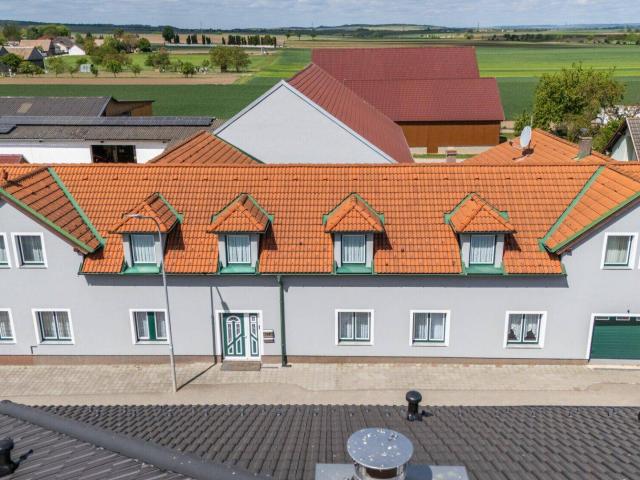 Großzügiges Einfamilien oder Zweifamilienhaus, das Raum, Ruhe und Wohnqualität vereint