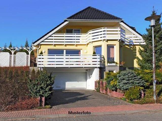 Großzügiges Einfamilienhaus mit 5 Schlafzimmern, Balkon & Doppelgarage