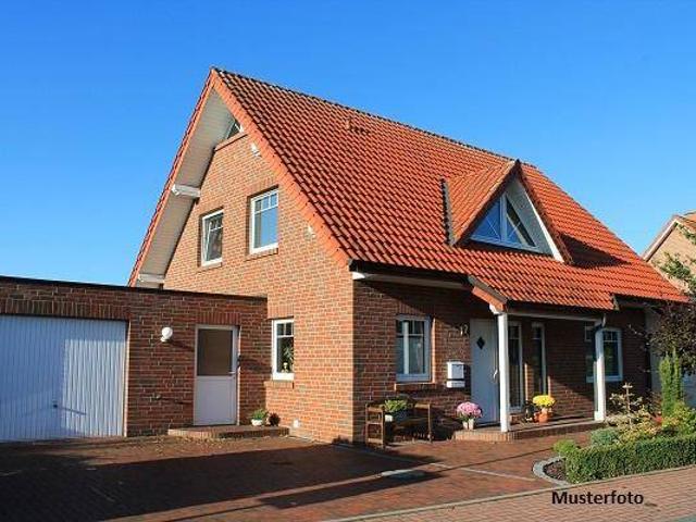 Großzügiges Einfamilienhaus mit 5 Schlafzimmern, Balkon & Doppelgarage