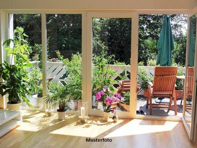 Großzügiges Einfamilienhaus mit 5 Schlafzimmern, Balkon & Doppelgarage