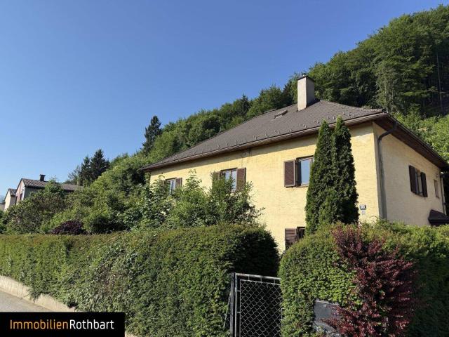 Großzügiges Einfamilienhaus mit 9 Zimmern, Garten & 6 Garagen in Leoben – renovierungsbedürftig!
