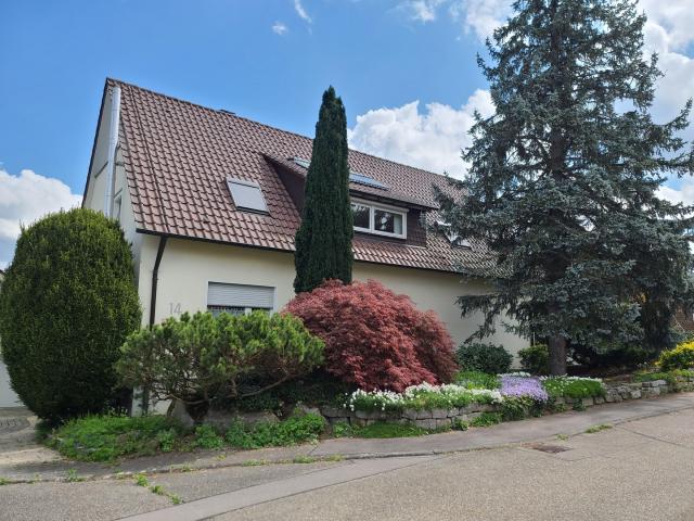Großzügiges Einfamilienhaus mit 244 m² Wohnfläche, großem Grundstück und 2 Garagen provisionsfrei