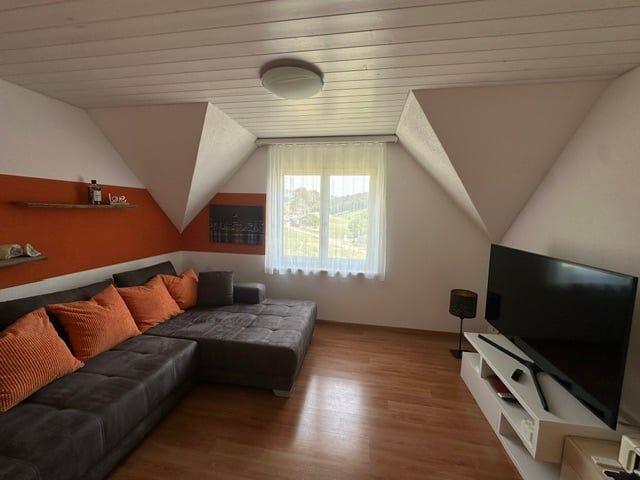grosszügiges Einfamilienhaus mit Umschwung an ruhiger Wohnlage