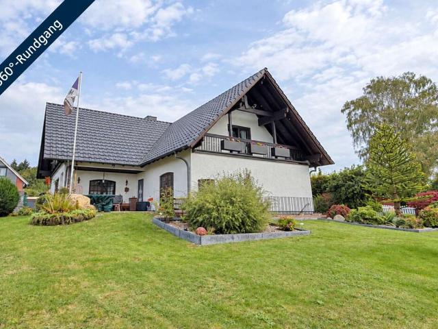 Großzügiges Einfamilienhaus mit viel Platz, Sauna und Garage