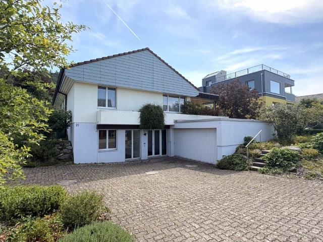 Grosszügiges Einfamilienhaus mit viel Potenzial an ruhiger Wohnlage in Neftenbach