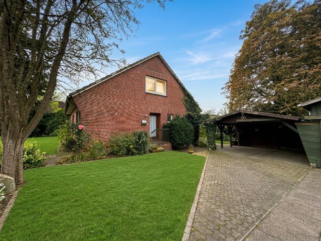 Großzügiges Einfamilienhaus mit vielseitigem Raumangebot und großem Grundstück in Sankt Michaelisdonn