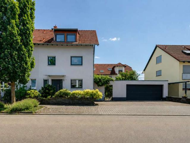 Großzügiges Einfamilienhaus mit vielseitigem Wohnkonzept in Plankstadt
