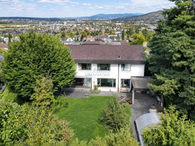 Grosszügiges Einfamilienhaus mit weitläufigem Garten in Pfeffingen