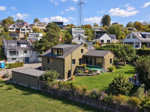 Grosszügiges Einfamilienhaus mit Weitsicht und Abendsonne