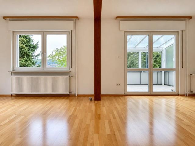 Großzügiges Einfamilienhaus mit Wintergarten, Garten und Garage zu vermieten