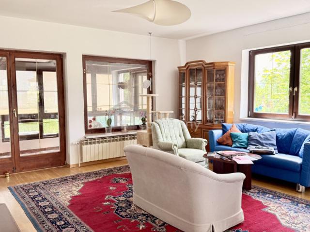 Großzügiges Einfamilienhaus mit Wintergarten, Vollkeller, Garage & schönem Garten in ruhiger Wohnlage