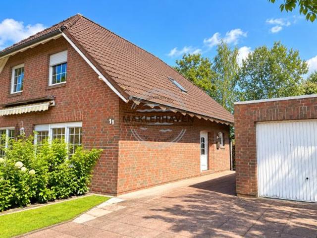 Großzügiges Einfamilienhaus mit besonderem Charme und Traumgarten