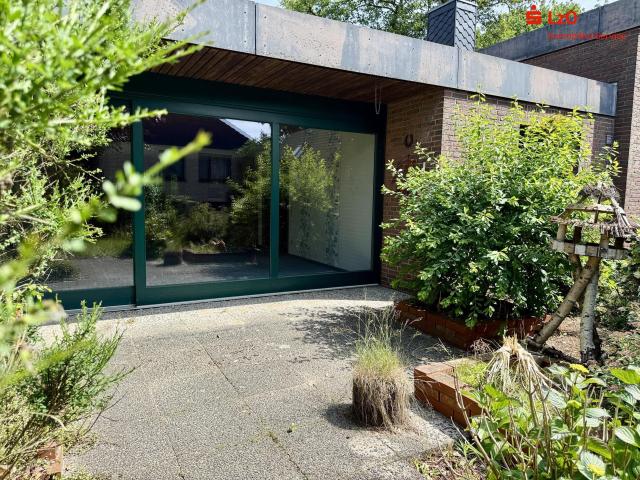 Großzügiges Einfamilienhaus mit besonderer Architektur