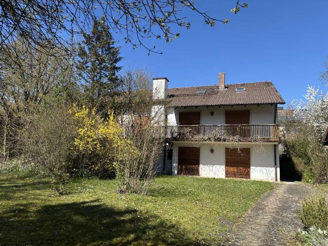 Großzügiges Einfamilienhaus mit Einliegerwohnung – mediterranes Wohnen in ruhiger Hanglage