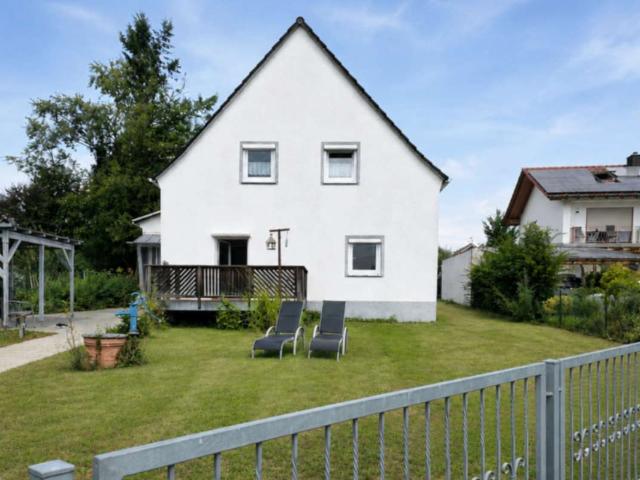 Großzügiges Einfamilienhaus mit Einliegerwohnung auf 945 m² Grundstück, provisionsfrei