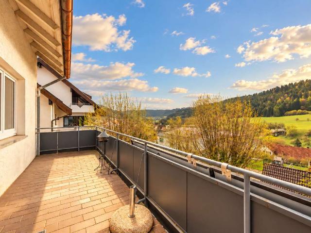 Großzügiges Einfamilienhaus mit Einliegerwohnung, Garten und traumhaftem Fernblick