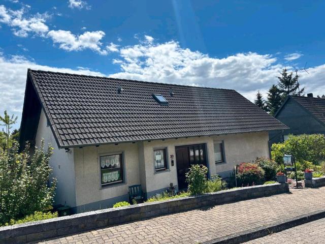 Großzügiges Einfamilienhaus mit Einliegerwohnung Garten & Blick