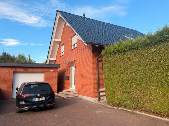 Großzügiges Einfamilienhaus mit Einliegerwohnung, Garten & Garage