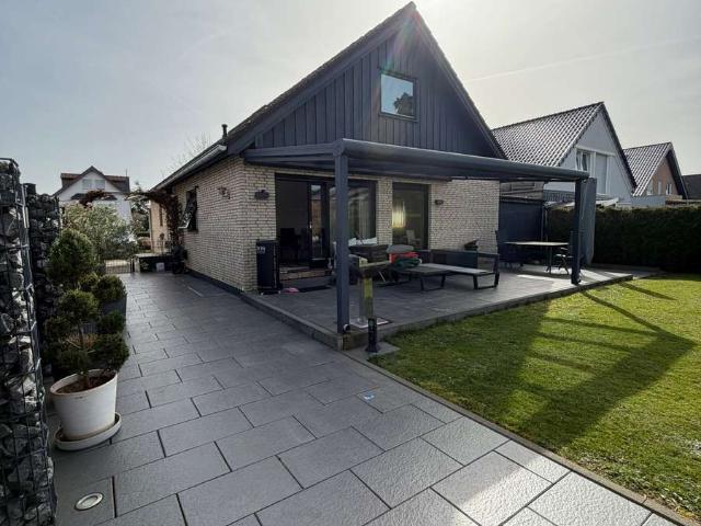 Großzügiges Einfamilienhaus mit Einliegerwohnung Gartenparadies und Swimmingpool