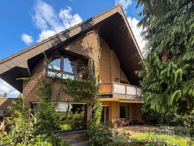 Großzügiges Einfamilienhaus mit Einliegerwohnung in Bestlage von Düsseldorf Angermund
