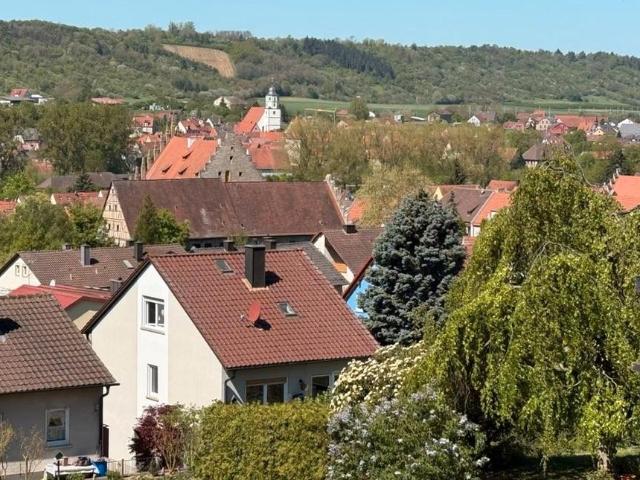 GROßZÜGIGES EINFAMILIENHAUS MIT EINLIEGERWOHNUNG IN BESTLAGE