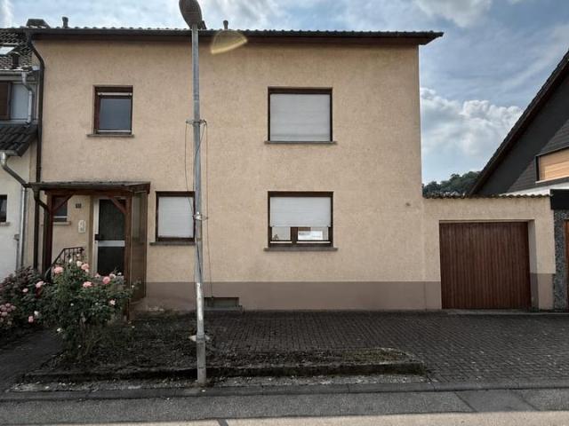Großzügiges Einfamilienhaus mit Einliegerwohnung und Garten
