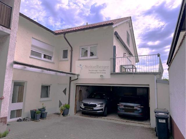 Großzügiges Einfamilienhaus mit Einliegerwohnung, zusätzlichem 414 qm Garten & unverbautem Feldr.