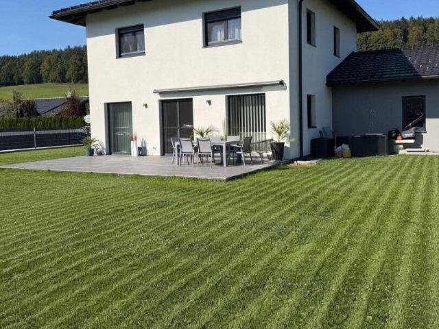 Großzügiges Einfamilienhaus mit Einliegerwohnung