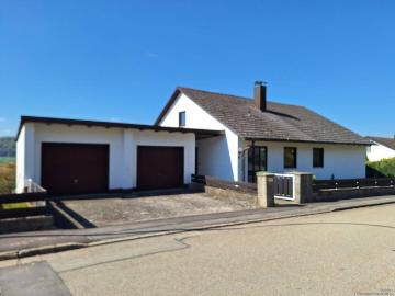 Großzügiges Einfamilienhaus mit Einliegerbereich, Doppelgarage und traumhaftem Fernblick
