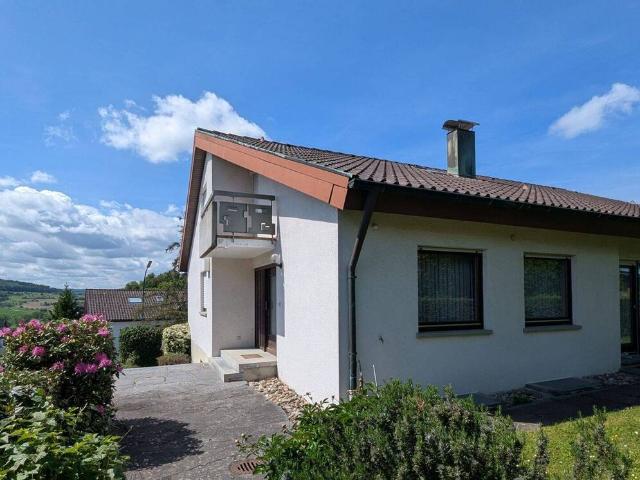 Großzügiges Einfamilienhaus mit ELW, Aussicht, Garagen & Stellplätzen