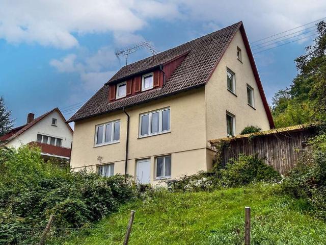 Großzügiges Einfamilienhaus mit Entwicklungspotenzial