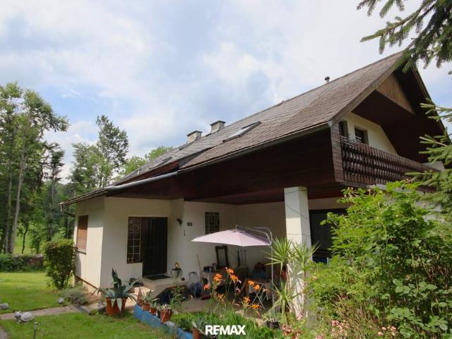 Großzügiges Einfamilienhaus mit Garten, Balkon und Garagen in 8230 Staudach – sanierungsbedürftig!