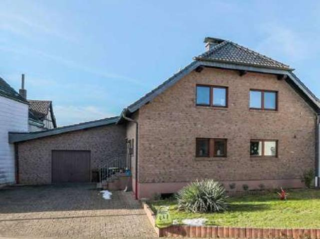 großzügiges Einfamilienhaus mit Garten und Garage in Swisttal 186 qm Wohnfläche  652 qm Grundstück