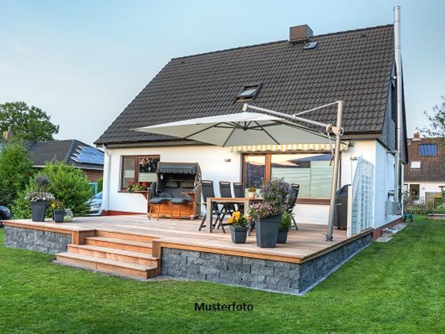Großzügiges Einfamilienhaus mit Garage