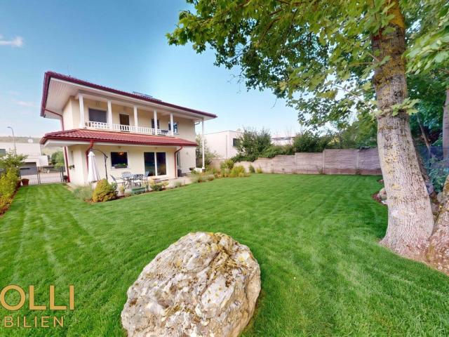 Großzügiges Einfamilienhaus mit Garage, Garten & viel Platz für die Familie