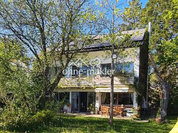 Großzügiges Einfamilienhaus mit großem Garten und altem Baumbestand