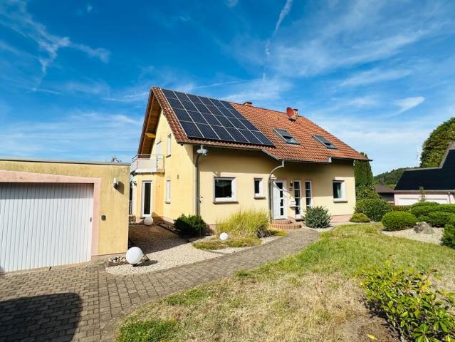 Großzügiges Einfamilienhaus mit hochwertiger Einliegerwohnung