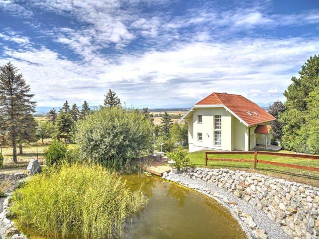 Großzügiges Einfamilienhaus mit Indoor Pool, Sauna und beeindruckendem Schneebergblick