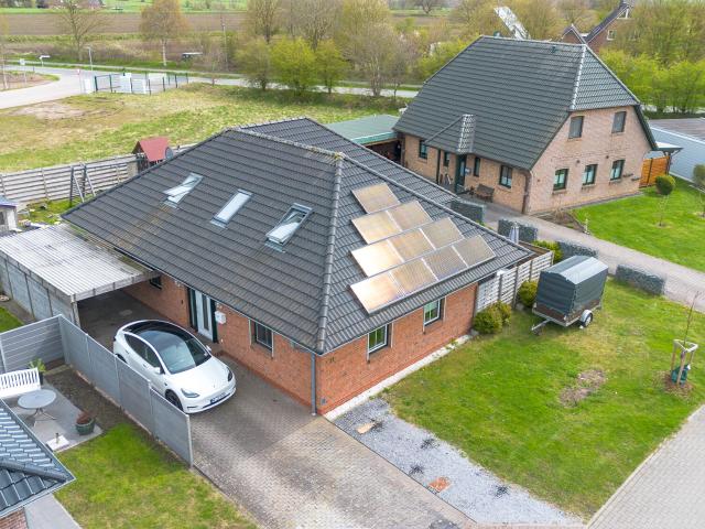 Großzügiges Einfamilienhaus mit nachhaltigem Energiekonzept und Garten Highlight