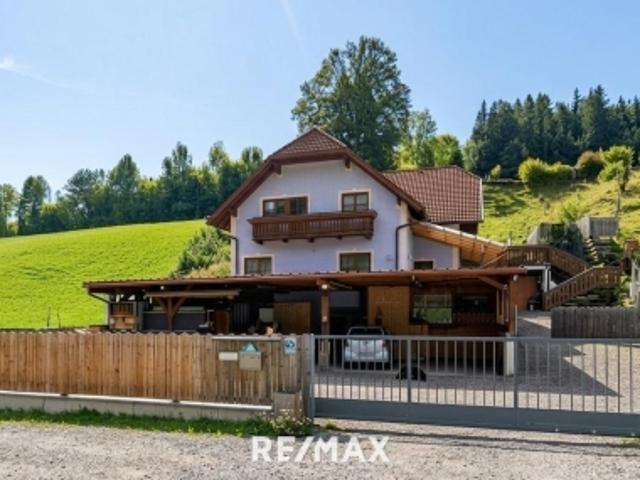 Großzügiges Einfamilienhaus mit neuer PV Anlage und 2 Terrassen auf sehr großem Grundstück!