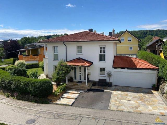 Großzügiges Einfamilienhaus mit Pool nahe der Burg Clam