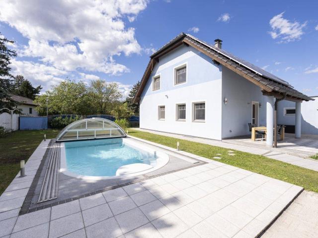 Großzügiges Einfamilienhaus mit Pool, Photovoltaik und viel Platz in Wöllersdorf